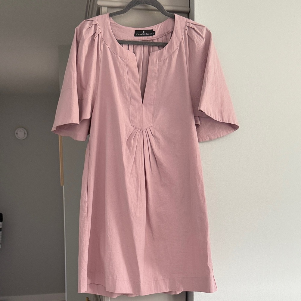 Like new! Tuckernuck Finley Flutter Sleeve Dress